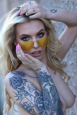 Hot Tattooed Busty Saskia Valentine