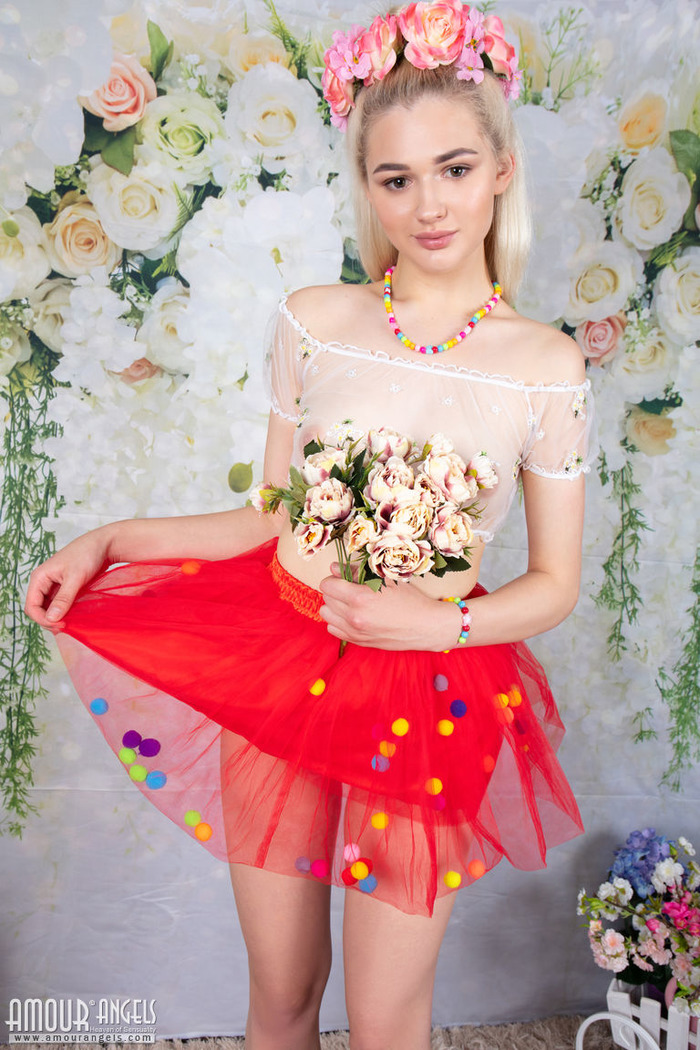 Cutie in a sexy red skirt - picture 4