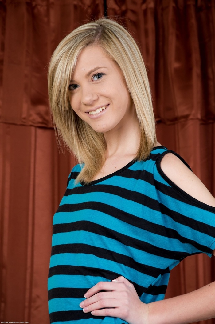 Meet Nude Model Chloe Brooke