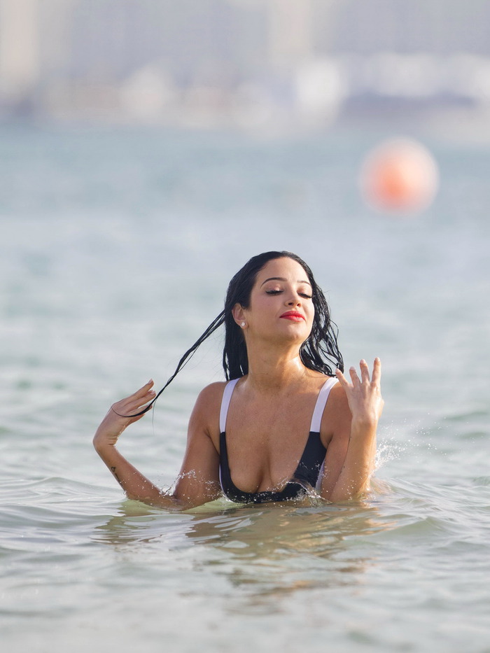 Tulisa Contostavlos In Her Bikini - picture 1