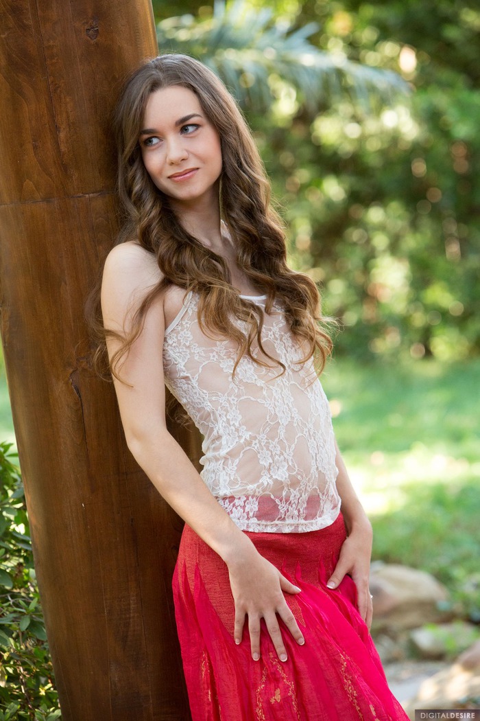 Tali Dova Gets Naked Outdoor - picture 4