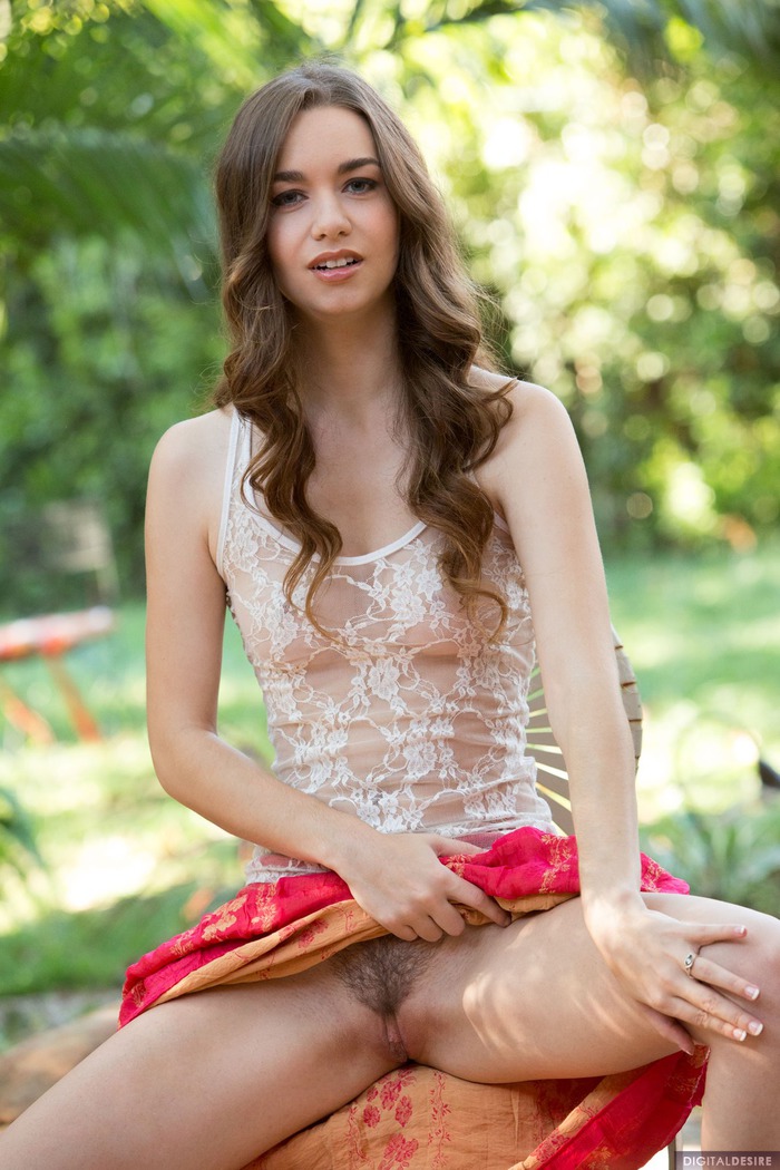 Tali Dova Gets Naked Outdoor - picture 7