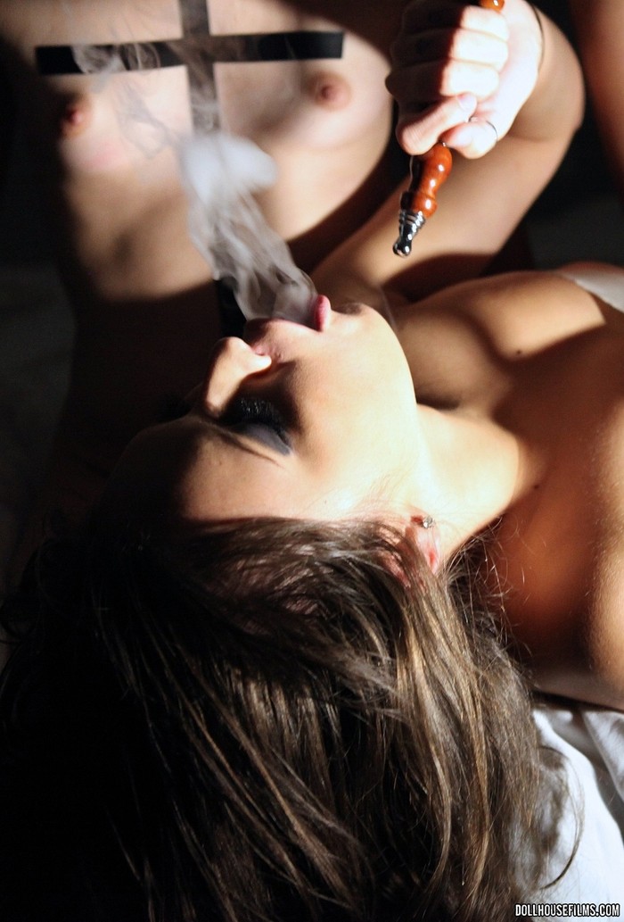 Nina James & Sara Jaymes Hookah