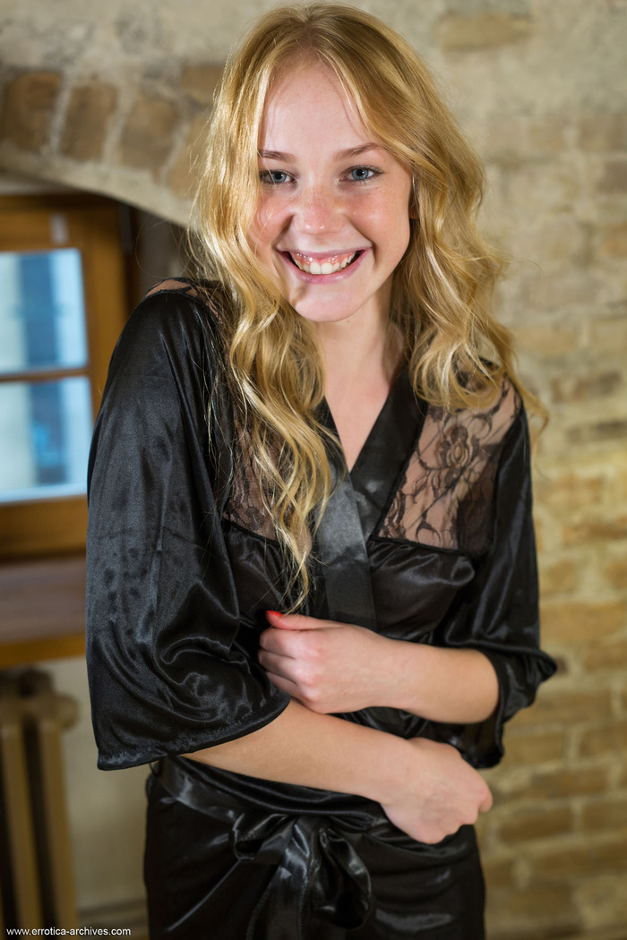 Blonde Runa In Black - picture 6