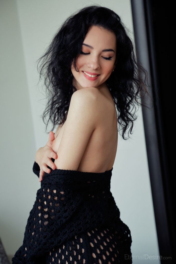 Exotic Raven Beauty Caddy A In Erotic Art Pics