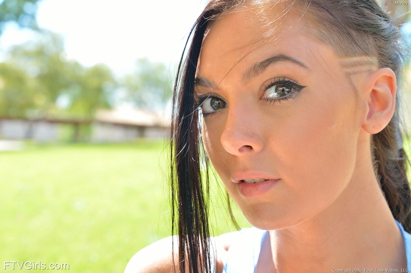 Marley Brinx Fucks Her Pussy With Huge Vegies