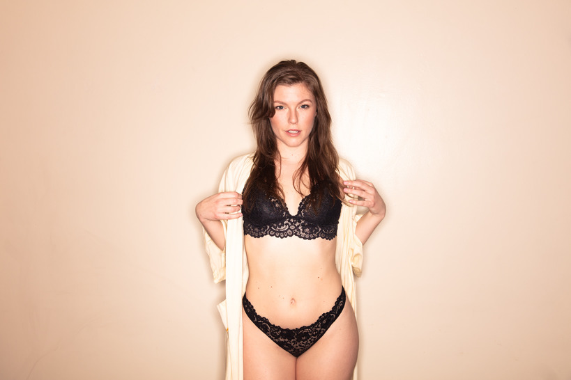 Glamour - Ella Nova & Siouxsie Q.