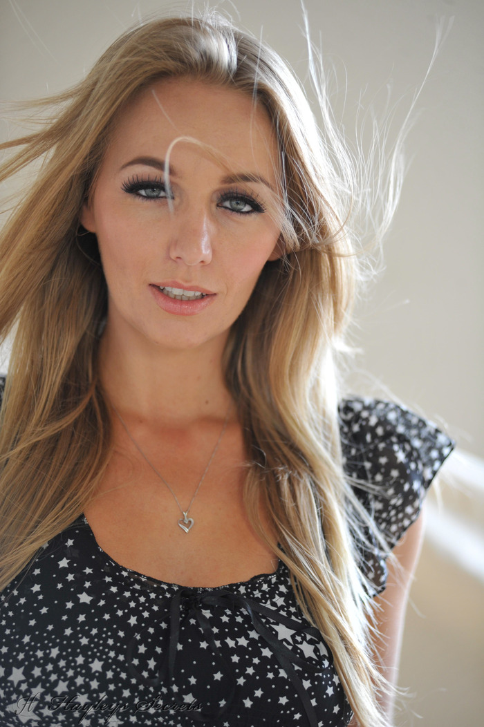 Hayley Marie Getting Hot