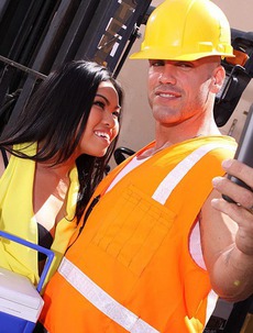 Cindy Starfall Fucked The Worker