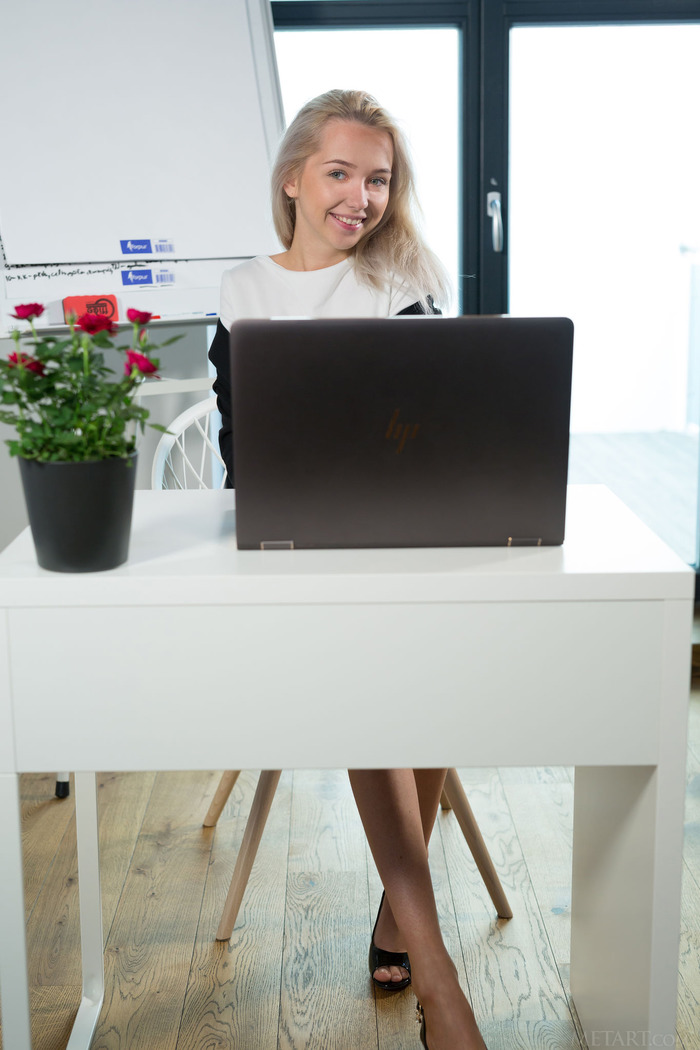 The Latvian lovely slips off her black jacket