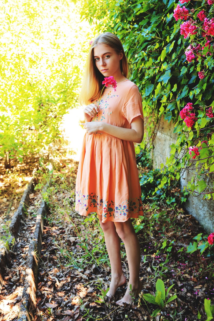 Sweet and sexy Shayla loves getting back to nature