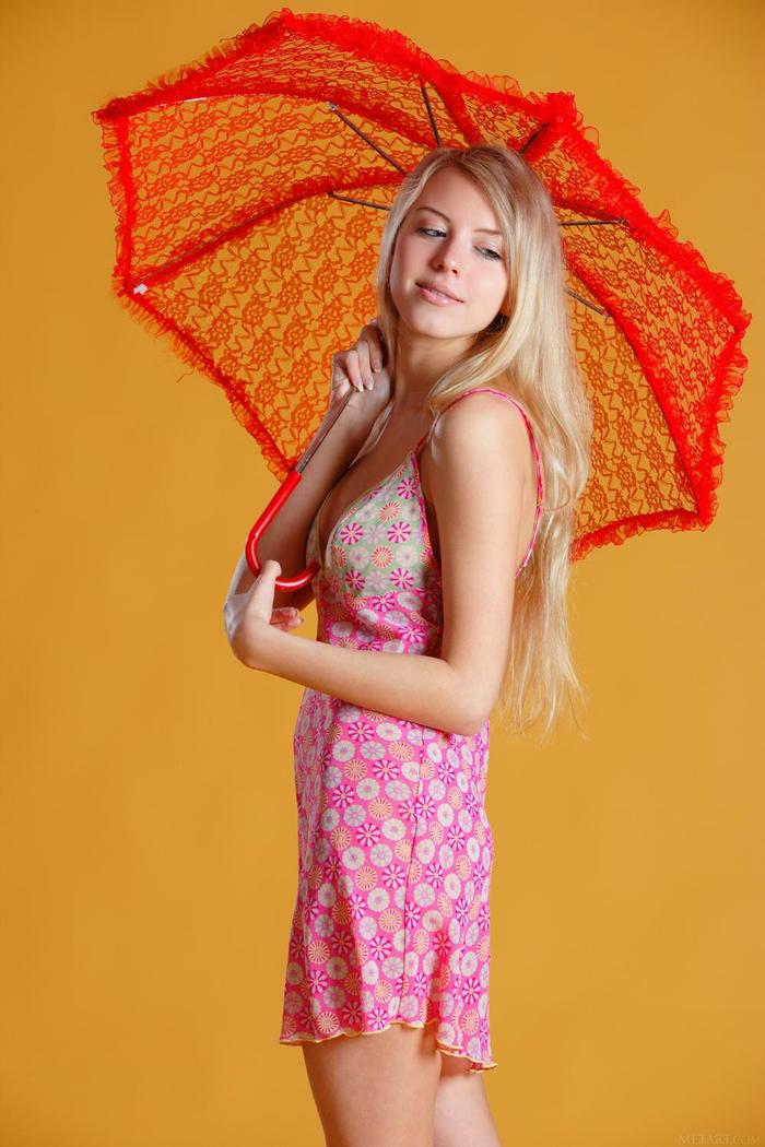 Menyra With Barbara D