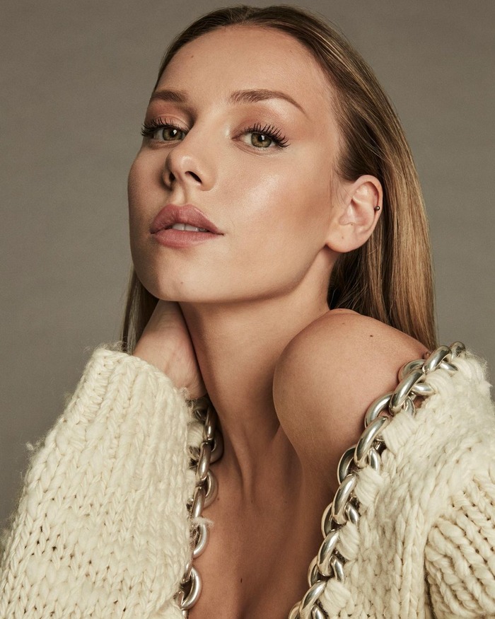 Beautiful Model Ester Exposito