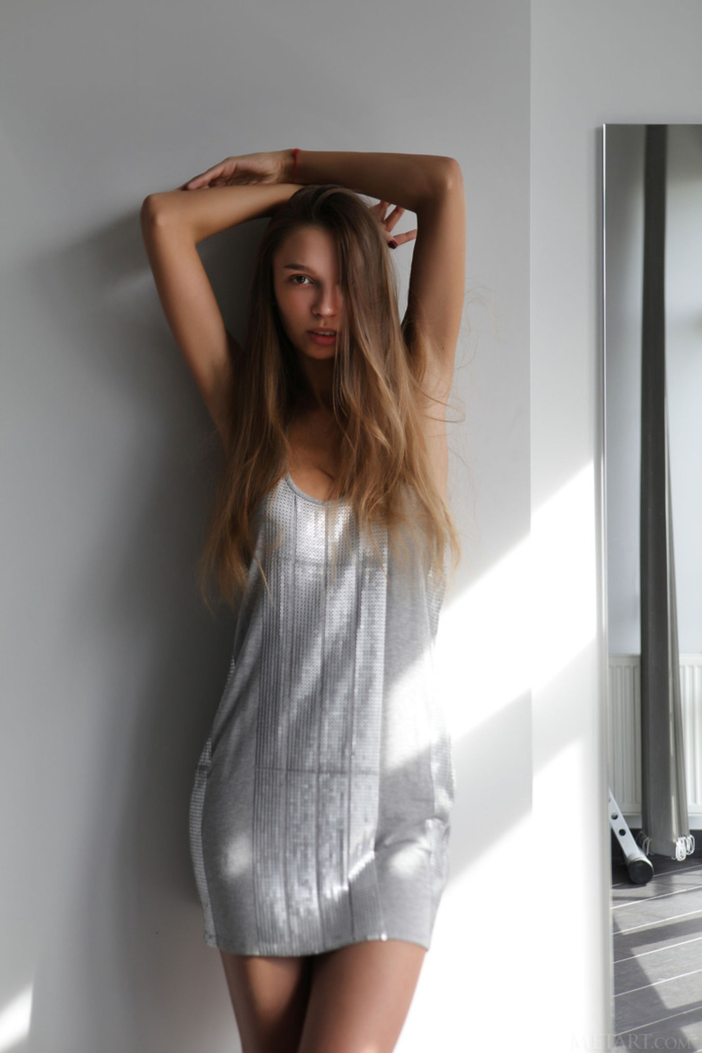 Elin Horny Russian Chick Strips