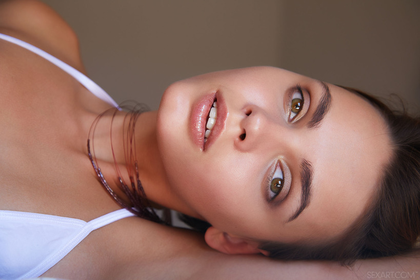 Sexy, sun-kissed Lilit A - picture 4