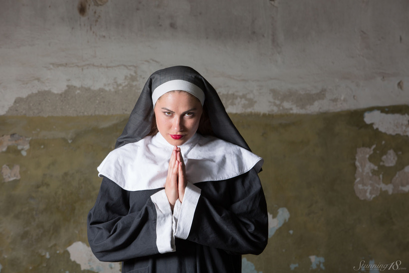 Playful nun - picture 1