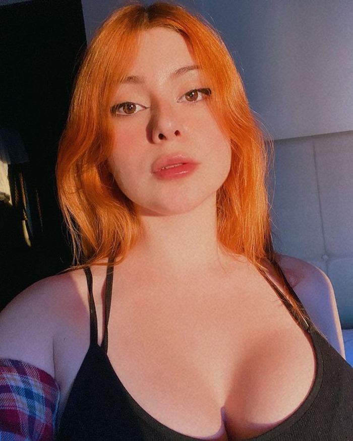 Busty Gamer Girl Paula - picture 16