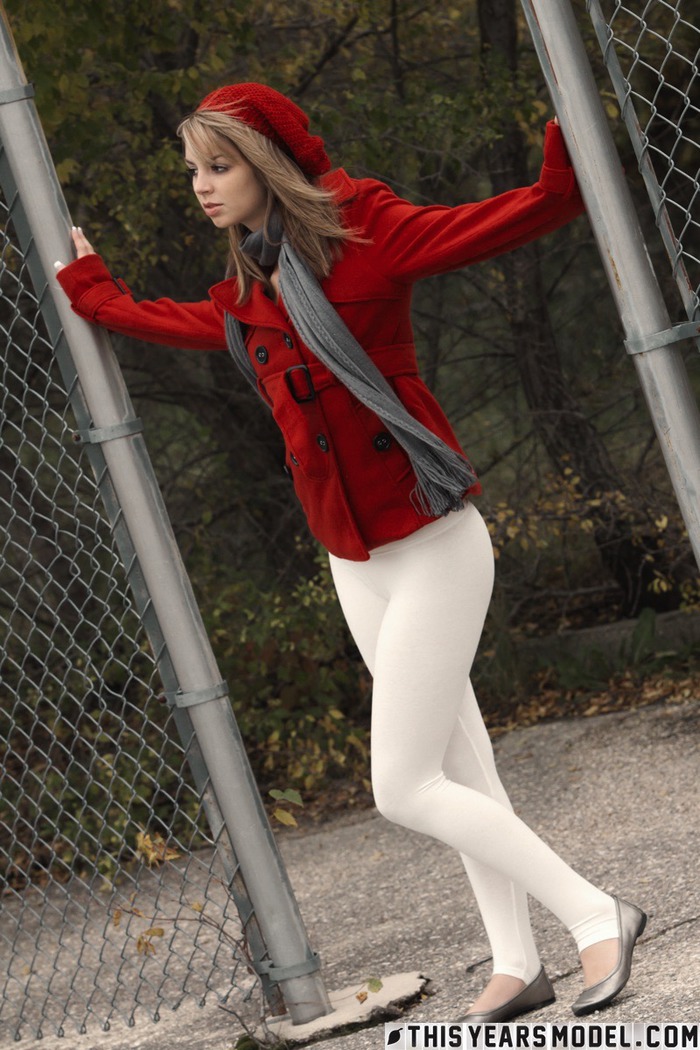 Blonde Cutie Aspen Martin Undressing In The Cold