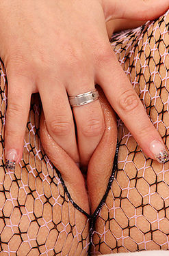 Nicoleta spreads wet pussy