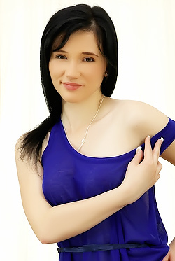 Hot Nubile Peels Off Her Cotton Panties