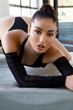 Emily Willis Latina Beauty