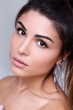 Hot Model Melli Netra