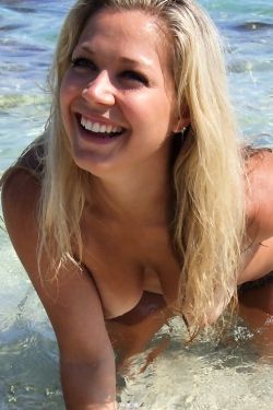 Natural sexy girl posing by the sea