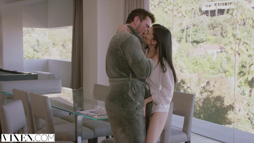 Young Actress Has Crazy Passionate Sex