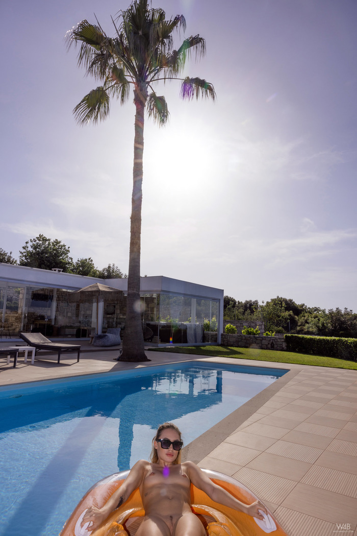 Orgasm By The Pool
