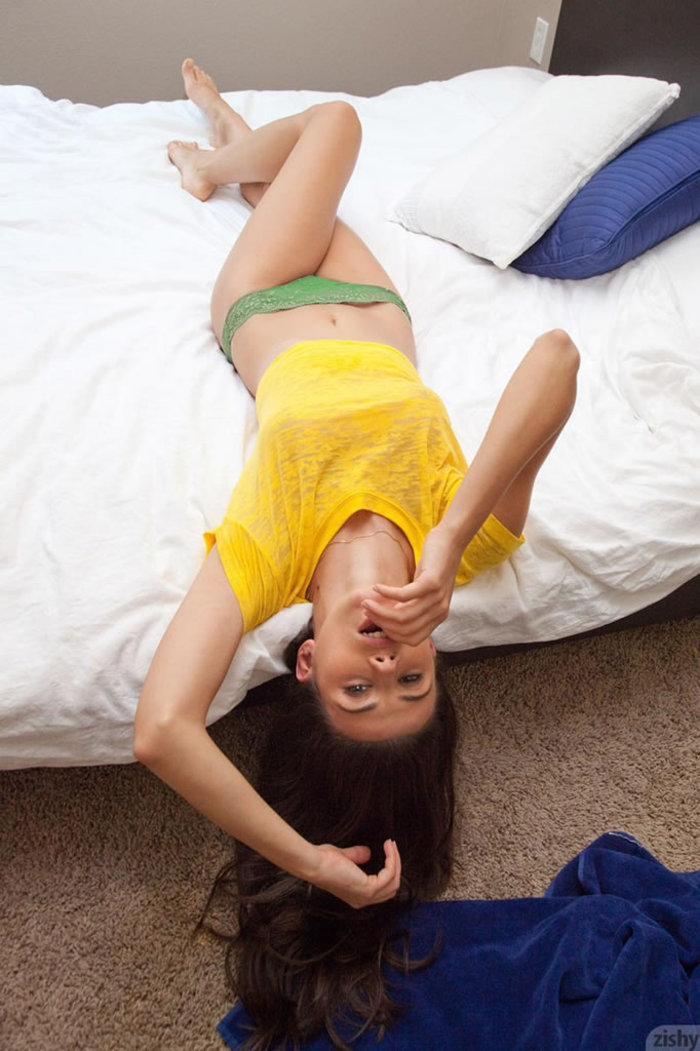 Pretty Brunette Lavi